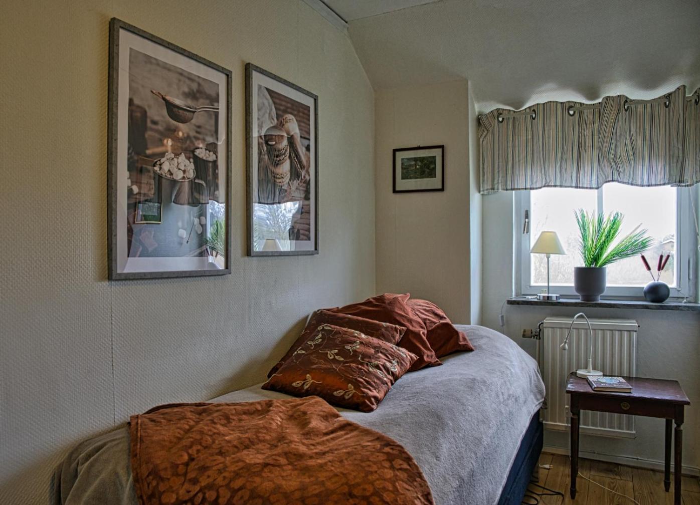 Bed And Books Pa Oesterlens Gaesthaerbaerge Glemminge Extérieur photo